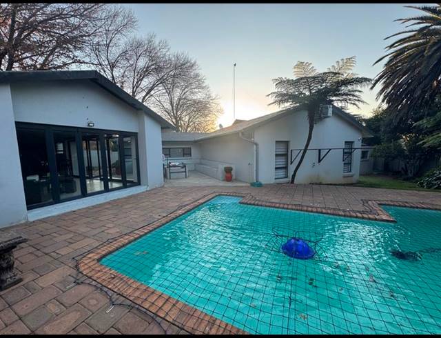 5 BEDROOM HOUSE FOR SALE IN CLUBVILLE